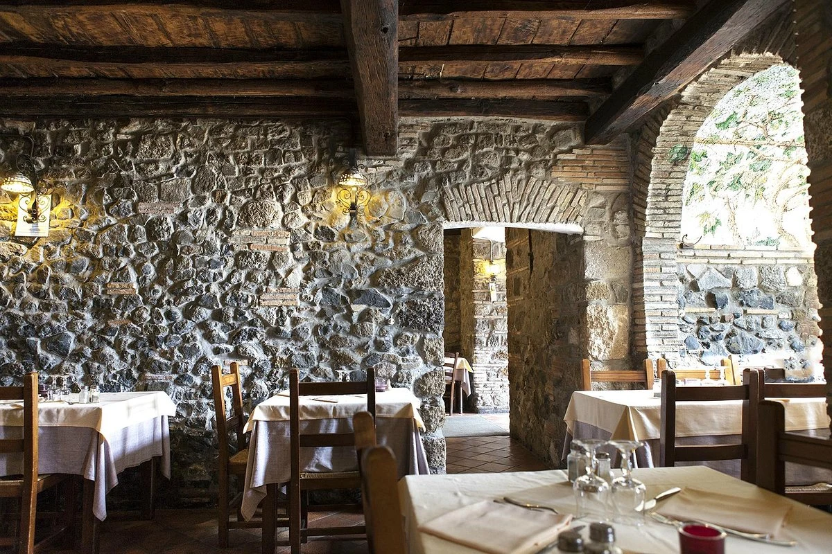 Le sale in pietra della Tavernetta