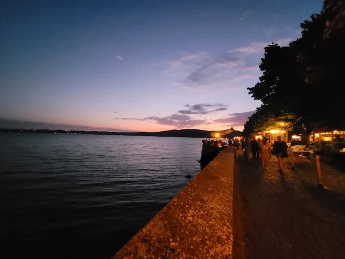 Il lungolago di Trevignano Romano al tramonto